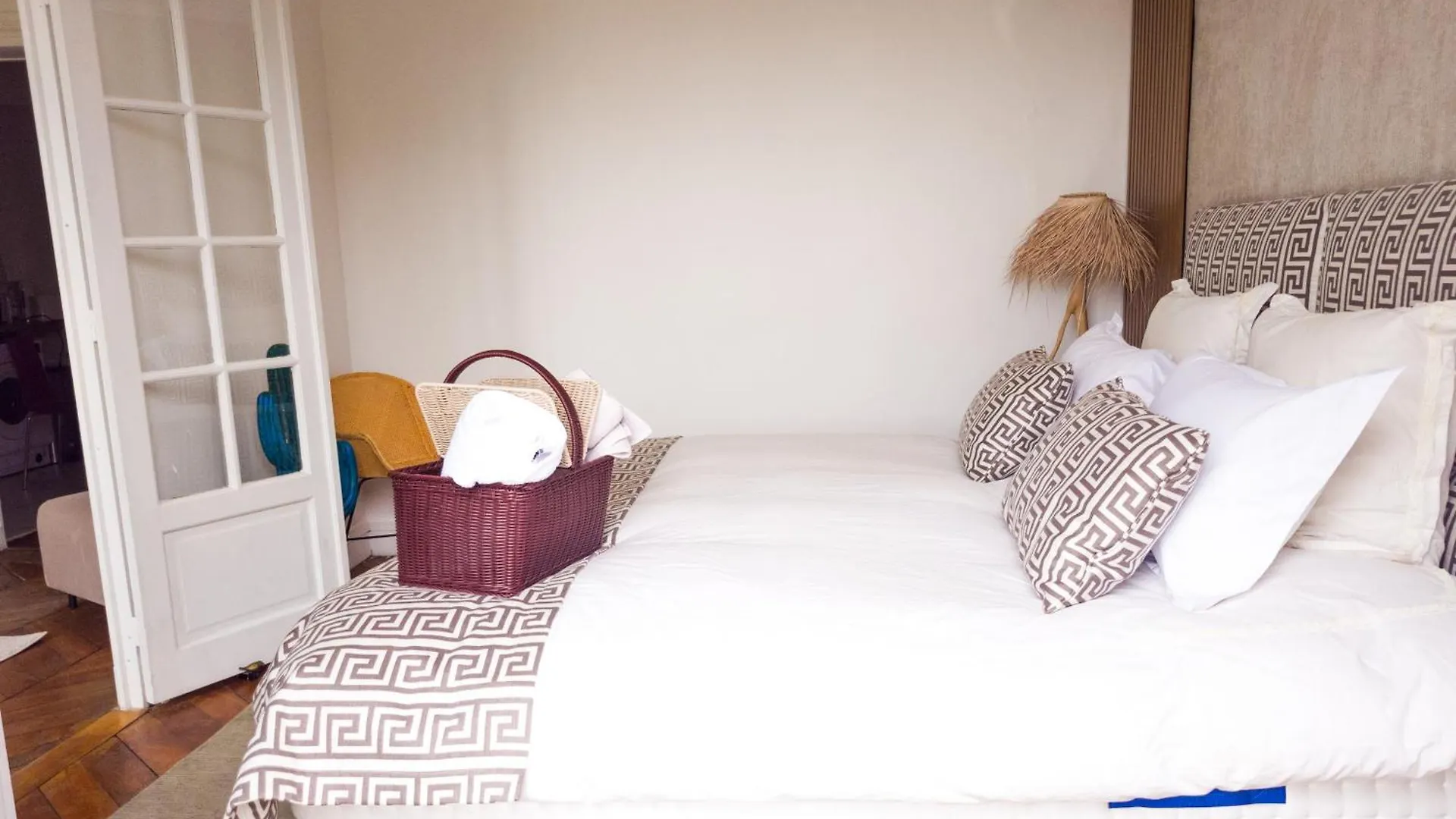 Apartment Pic De Notre Dame, Charming Paris